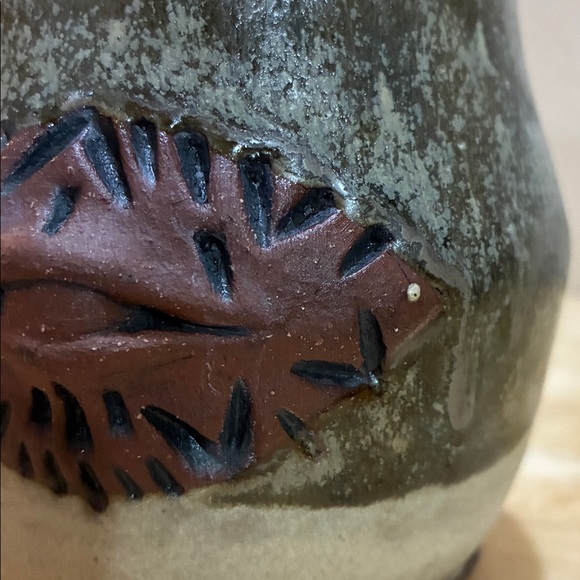 Handcrafted mug with eye on it. Red clay green and grey glaze No signature - Picture 10 of 10